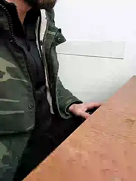 Snapshot of vasin12788bv chatting on 02-18-25, 11:33 vasin12788bv online show from 02-18-25, 11:33