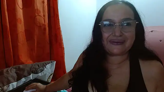Snapshot of GiaNahomi chatting on 02-07-25, 03:01 GiaNahomi online show from 02-07-25, 03:01