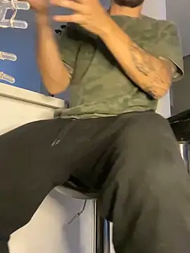 Snapshot of MrSoulMommy chatting on 12-08-24, 10:25 MrSoulMommy online show from 12-08-24, 10:25