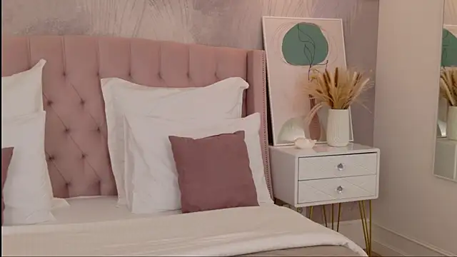 milaleoneli online show from 06-20-26, 02:53