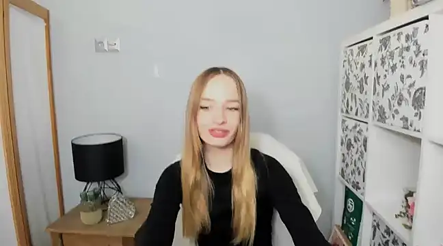 Snapshot of LilaGold chatting on 01-03-25, 08:01 LilaGold online show from 01-03-25, 08:01