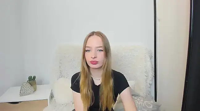 Snapshot of LilaGold chatting on 01-06-25, 03:51 LilaGold online show from 01-06-25, 03:51