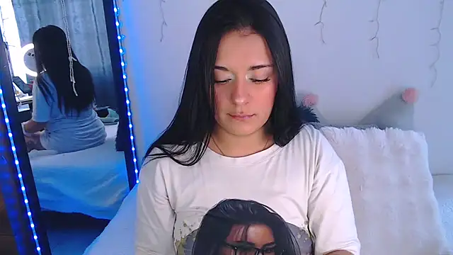 Snapshot of Samanta_james19 chatting on 04-02-26, 05:54 Samanta james19 online show from 04-02-26, 05:54