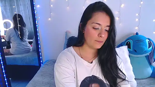 Snapshot of Samanta_james19 chatting on 04-17-26, 06:00 Samanta james19 online show from 04-17-26, 06:00