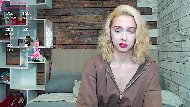 Snapshot of White_Lioness chatting on 07-20-26, 01:46 White Lioness online show from 07-20-26, 01:46