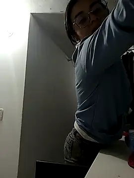 Hanna Kinsley online show from 12-05-24, 03:37