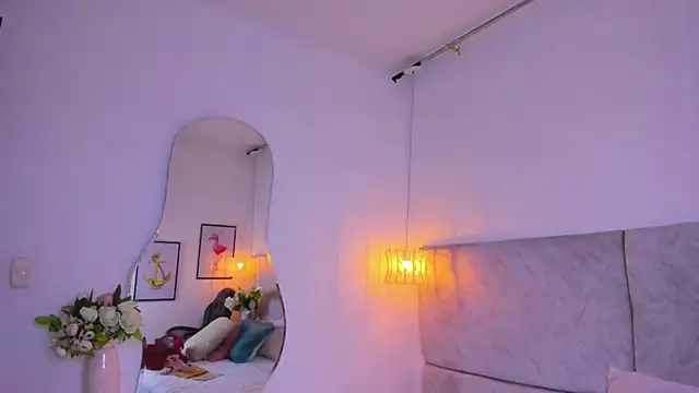 naomiii   online show from 10-30-25, 11:44