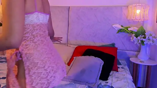 naomiii   online show from 11-21-25, 11:42