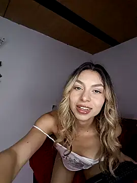 Snapshot of Karolgood3 chatting on 12-12-24, 11:47 Karolgood3 online show from 12-12-24, 11:47