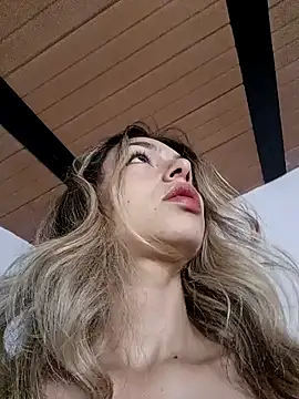 Snapshot of Karolgood3 chatting on 12-22-24, 02:06 Karolgood3 online show from 12-22-24, 02:06