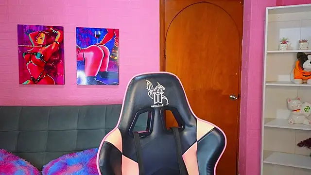 abigail monore  online show from 10-16-25, 08:21