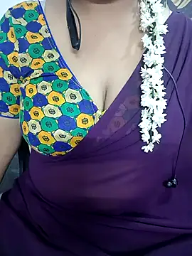 Snapshot of Yours_Radika chatting on 12-09-24, 03:54 Yours Radika online show from 12-09-24, 03:54