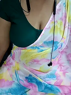 Snapshot of Yours_Radika chatting on 12-31-24, 03:53 Yours Radika online show from 12-31-24, 03:53