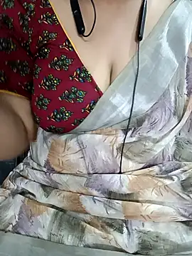 Snapshot of Yours_Radika chatting on 01-04-25, 04:11 Yours Radika online show from 01-04-25, 04:11