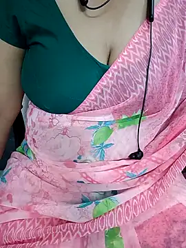 Snapshot of Yours_Radika chatting on 01-21-25, 04:48 Yours Radika online show from 01-21-25, 04:48