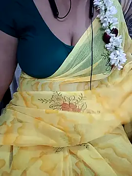 Snapshot of Yours_Radika chatting on 01-29-25, 05:35 Yours Radika online show from 01-29-25, 05:35