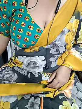 Snapshot of Yours_Radika chatting on 01-31-25, 04:59 Yours Radika online show from 01-31-25, 04:59