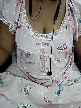 Snapshot of Yours_Radika chatting on 02-04-25, 01:34 Yours Radika online show from 02-04-25, 01:34