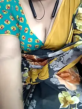 Snapshot of Yours_Radika chatting on 02-05-25, 06:59 Yours Radika online show from 02-05-25, 06:59