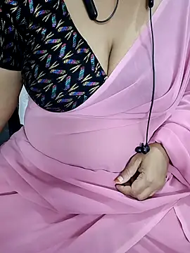 Snapshot of Yours_Radika chatting on 02-07-25, 07:06 Yours Radika online show from 02-07-25, 07:06