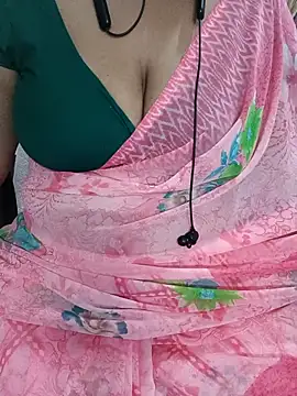 Snapshot of Yours_Radika chatting on 02-19-25, 06:10 Yours Radika online show from 02-19-25, 06:10