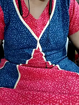 Snapshot of Yours_Radika chatting on 02-21-25, 02:16 Yours Radika online show from 02-21-25, 02:16