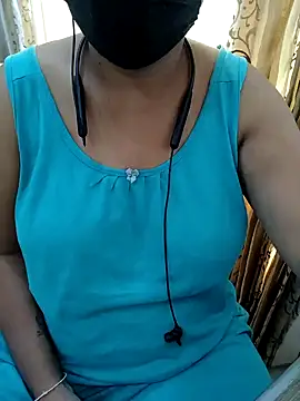 Snapshot of Yours_Radika chatting on 02-23-25, 06:07 Yours Radika online show from 02-23-25, 06:07