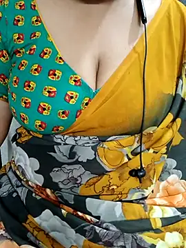 Snapshot of Yours_Radika chatting on 02-25-25, 04:21 Yours Radika online show from 02-25-25, 04:21