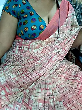 Snapshot of Yours_Radika chatting on 03-11-25, 07:47 Yours Radika online show from 03-11-25, 07:47