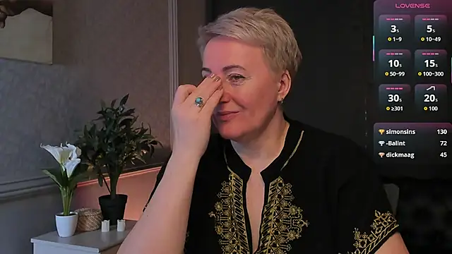 Nika Smit online show from 04-11-26, 07:45