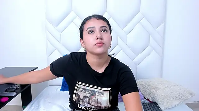 Analia18  online show from 11-14-25, 01:32