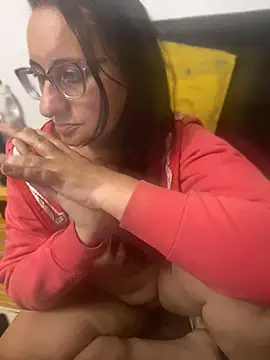 Snapshot of gloria7v05 chatting on 06-16-26, 02:47 gloria7v05 online show from 06-16-26, 02:47