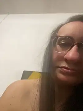 Snapshot of gloria7v05 chatting on 06-28-26, 02:28 gloria7v05 online show from 06-28-26, 02:28