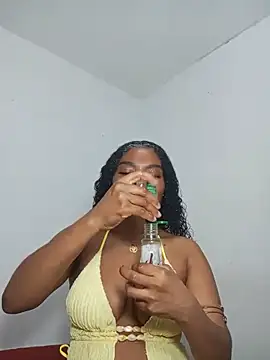 Snapshot of gianna_smith chatting on 06-06-26, 01:32 gianna smith online show from 06-06-26, 01:32
