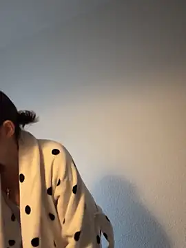 Snapshot of EmilyWi_ chatting on 10-10-25, 03:55 EmilyWi online show from 10-10-25, 03:55