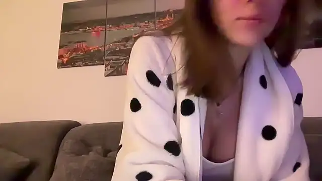 Snapshot of EmilyWi_ chatting on 10-17-25, 05:04 EmilyWi online show from 10-17-25, 05:04