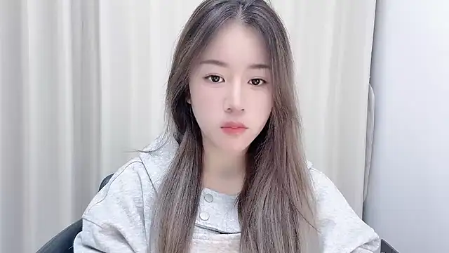 chloe-01 online show from 12-05-24, 12:00