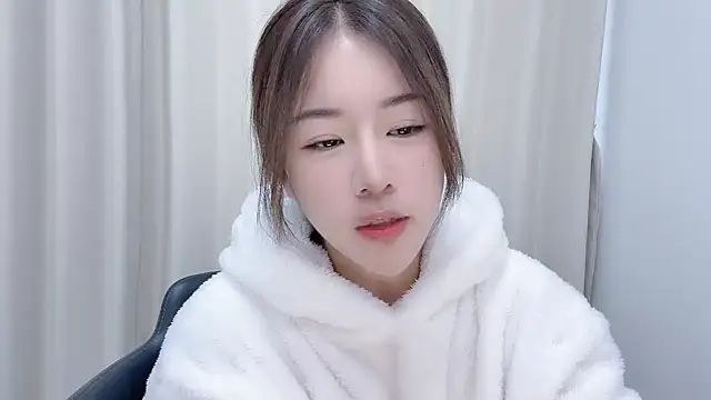 chloe-01 online show from 12-06-24, 04:14