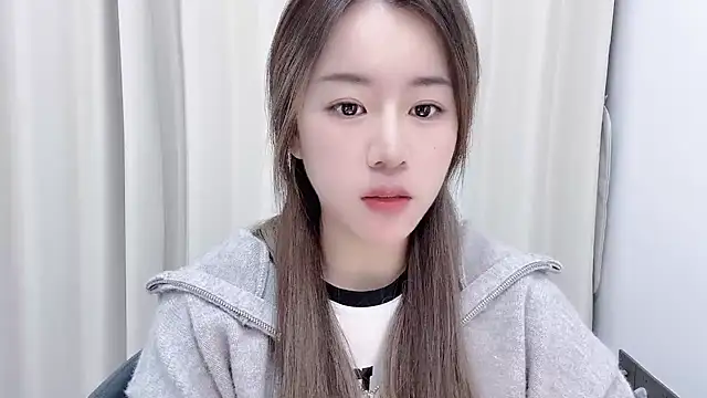 chloe-01 online show from 12-19-24, 12:45