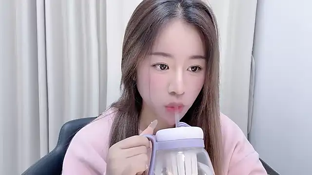 chloe-01 online show from 01-11-25, 12:29