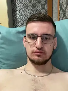 Snapshot of GrahamSouth chatting on 12-19-24, 03:18 GrahamSouth online show from 12-19-24, 03:18