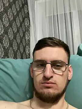 Snapshot of GrahamSouth chatting on 12-28-24, 12:26 GrahamSouth online show from 12-28-24, 12:26