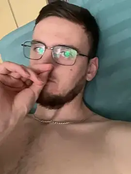 Snapshot of GrahamSouth chatting on 12-30-24, 04:42 GrahamSouth online show from 12-30-24, 04:42