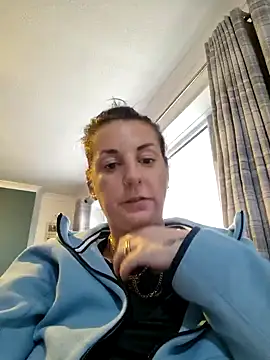 tattoomilf86 online show from 01-29-25, 02:21