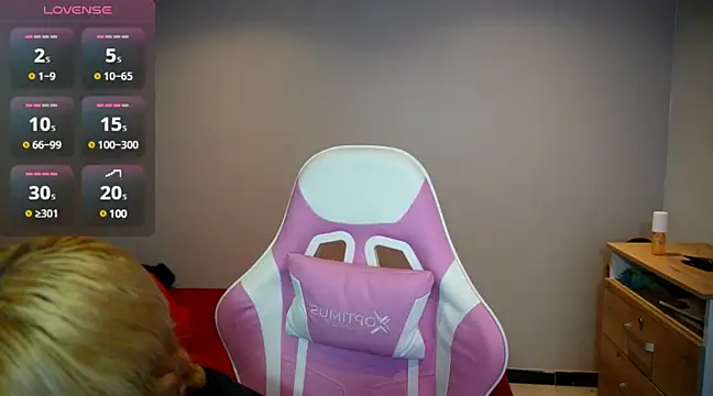 Snapshot of HiScarlett chatting on 02-21-25, 04:05 HiScarlett online show from 02-21-25, 04:05