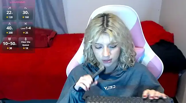 Snapshot of HiScarlett chatting on 03-23-25, 05:43 HiScarlett online show from 03-23-25, 05:43