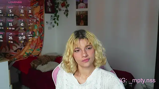 Snapshot of HiScarlett chatting on 09-18-25, 06:43 HiScarlett online show from 09-18-25, 06:43