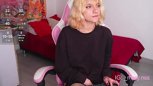 Snapshot of HiScarlett chatting on 09-23-25, 12:30 HiScarlett online show from 09-23-25, 12:30