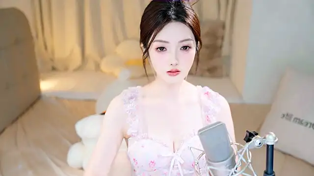 Eimile online show from 09-23-25, 03:04