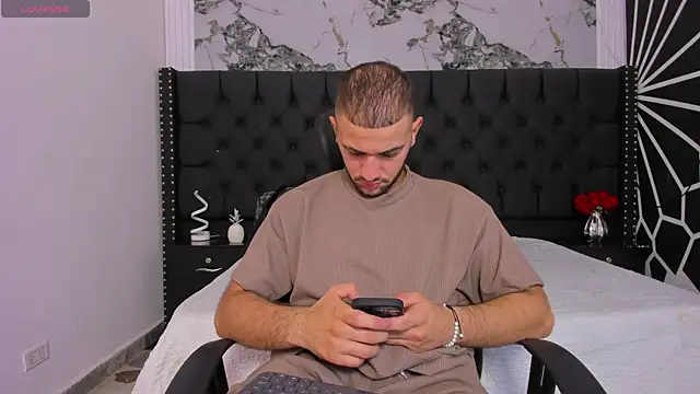 Snapshot of MaximusDick1_ chatting on 05-23-26, 11:58 MaximusDick1 online show from 05-23-26, 11:58